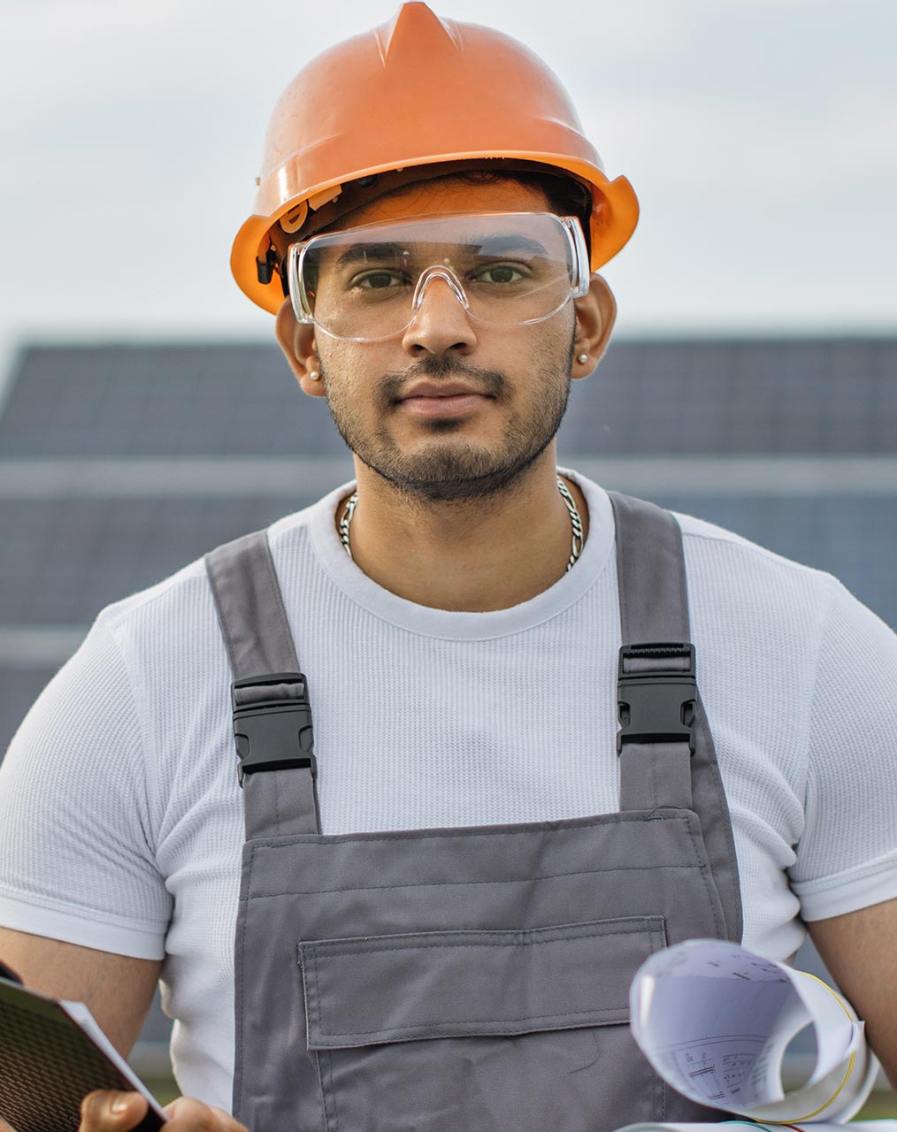 Portrait Of Indian Engineer In Uniform Posing At S 2023 11 27 05 26 12 Utc.jpg